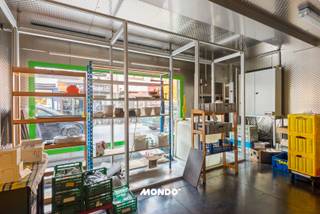 In het levendige centrum van Willebroek vindt u dit uitzonderlijk ruime en multifunctionele gebouw.Dankzij de zeer centrale en commerciële ligging —...