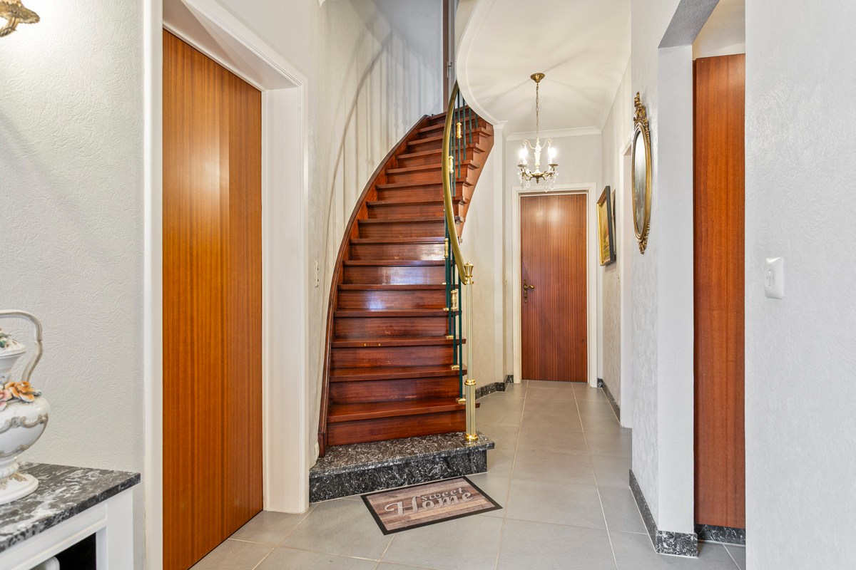 Zeer goed onderhouden halfopen bebouwing met 3 slaapkamers en garage! - foto 4