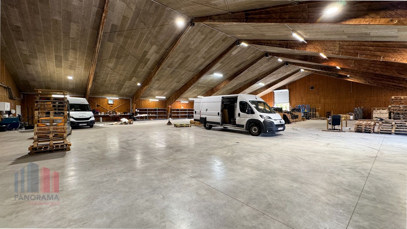 High-quality commercial building of 1,699 m² comprising a warehouse and high-end offices. - photo 5