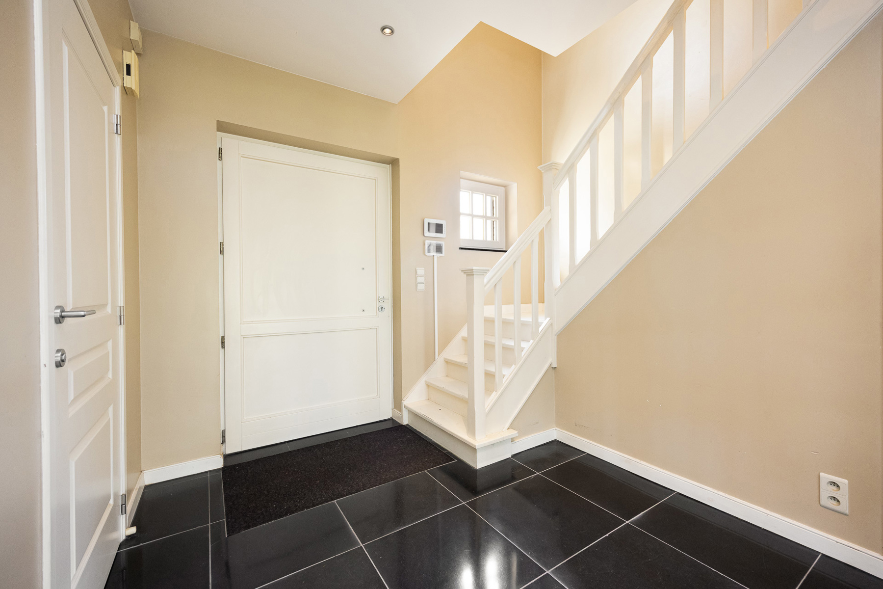 Rustig gelegen villa met grote tuin - foto 4