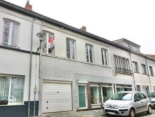 Dit duplex appartement is gelegen op een topligging aan het gezellige Plein in de landelijke gemeente Kaprijke. Door zijn centrale ligging bevindt...