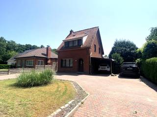 INDELINGGELIJKVLOERSInkomhal ca. 3 m² - tegelvloerLiving ca. 30 m² - plancher / tegelvloer - open haardKeuken ca. 14 m² - tegelvloer - koelkast -...