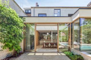 Exclusieve totaalrenovatie in hartje Leuven – een parel van MICA ConceptOntdek deze uitzonderlijke woning, volledig gerenoveerd door het...