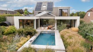 Unieke architectenwoning gelegen in rustige, groene omgeving in één van de mooiste wijken te Olmen, nabij Meerhout en Leopoldsburg. De villa...