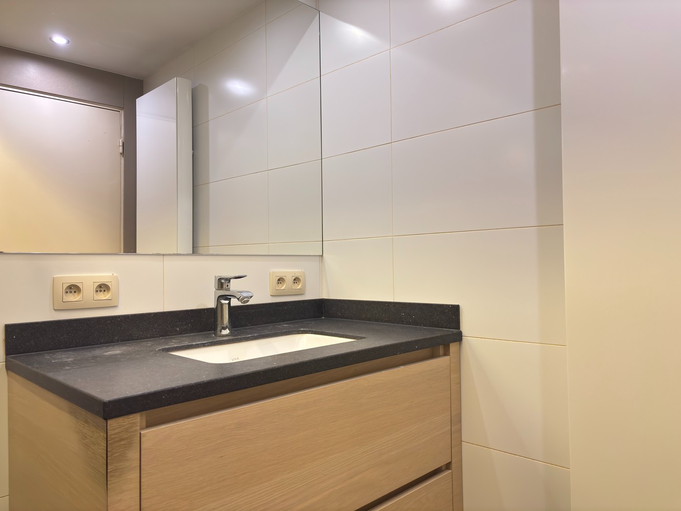 Gemeubeld gelijkvloers appartement met 2 slaapkamers en ruime stadskoer in Leuven! - photo 5