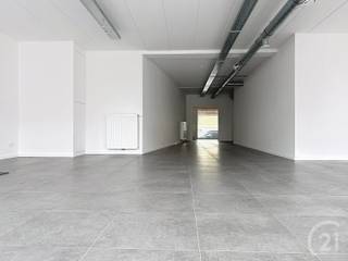 Op zoek naar de ideale locatie voor uw zaak?Dit prachtige handelspand in het hart van het centrum van Westerlo biedt alles wat u nodig heeft!Met een...