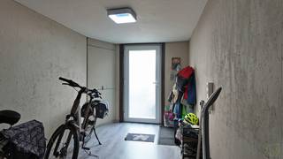 Deze charmante gesloten bebouwing is rustig gelegen in de Sasdijkstraat te Assenede en biedt een aangename woonomgeving met zicht op open veld...