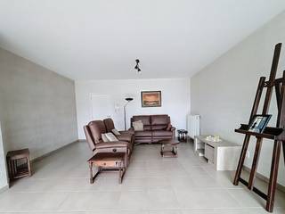 LOCATION:The apartment is located in the center of Aalter near the station. Restaurants, shops and the market are within walking distance. Via...