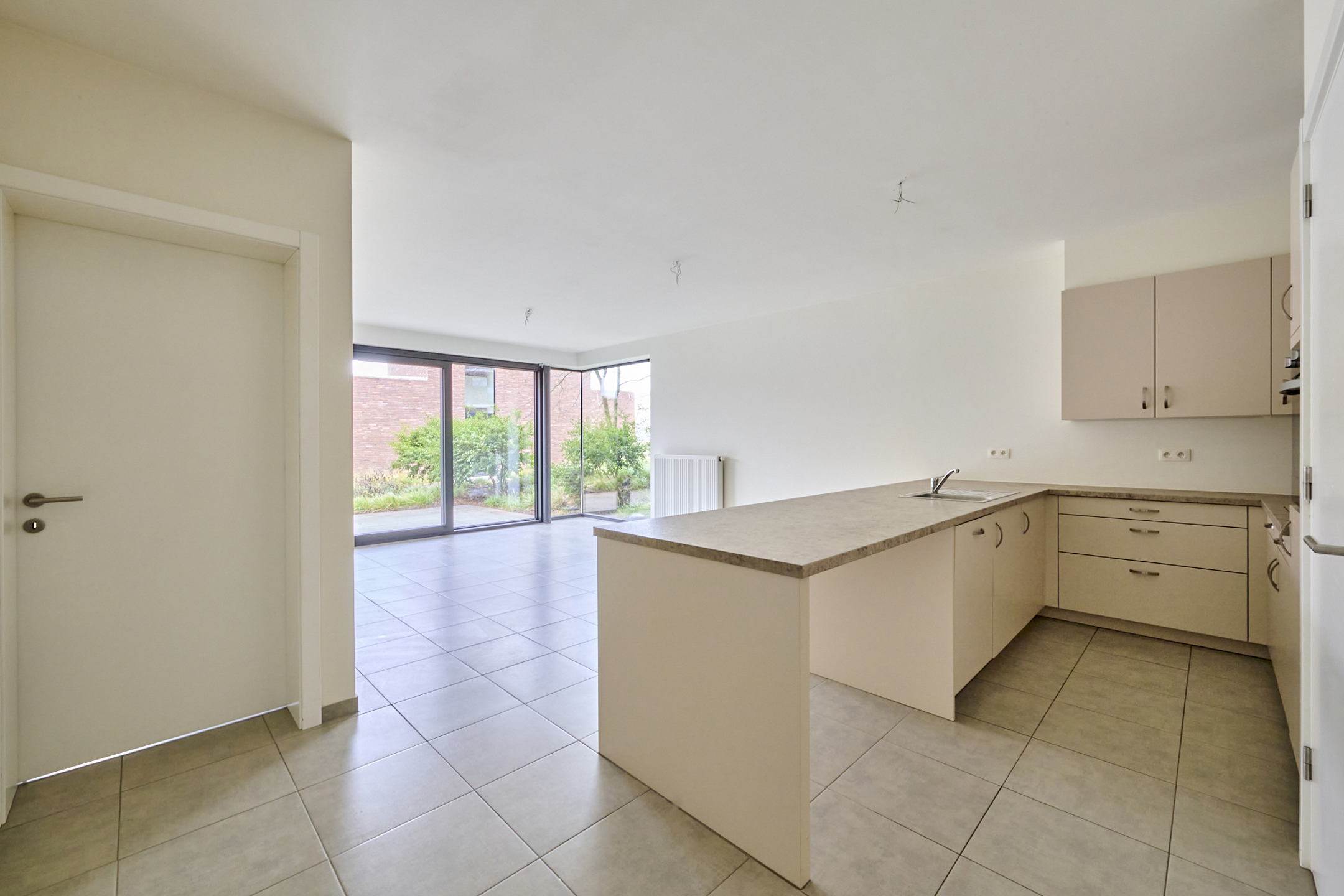 Gelijkvloers appartement met 2 slaapkamers en ruim terras. - foto 4