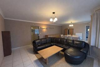 Welkom in op de Charlierhelling, waar luxe, comfort en energie-efficiëntie samenkomen. Dit ruime, energiezuinige drieslaapkamerappartement...