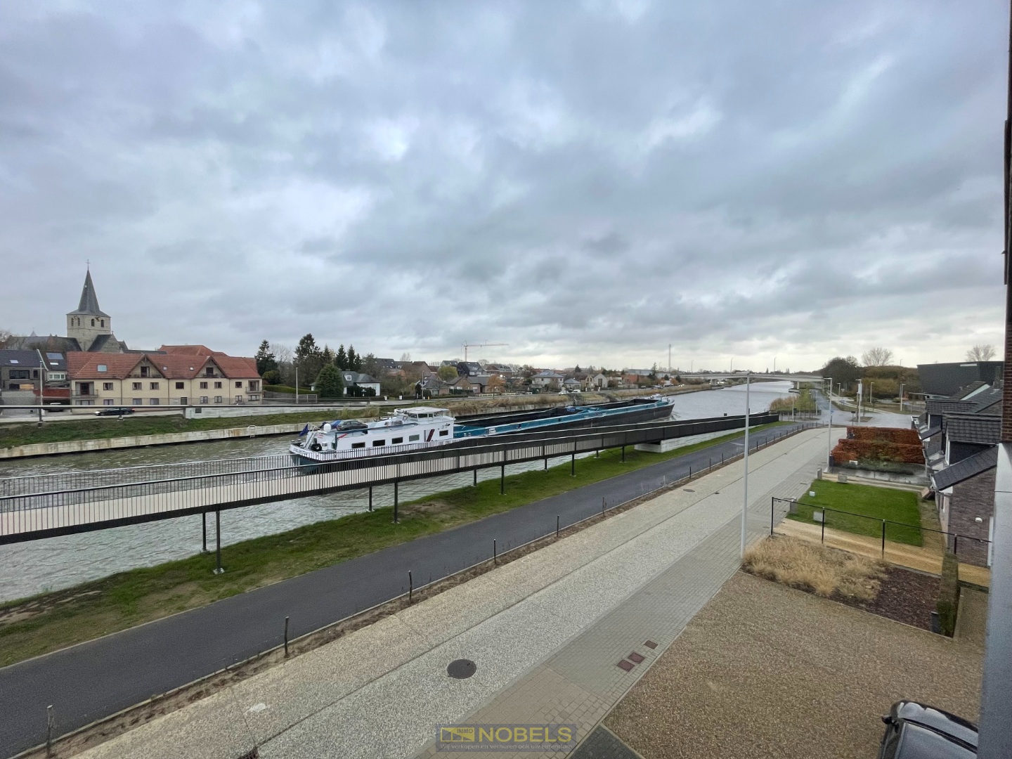 Te huur, energiezuinig en ruim 2-slaapkamer appartement met autostaanplaats gelegen te Nevele - foto 3