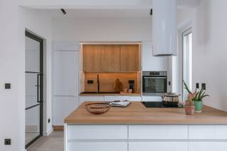 Huis met ruime terrastuin en 4 slpkWelkom in 'Huisje bij de golven' — een warme en instapklare kustwoning waar elk verblijf meteen als vakantie...