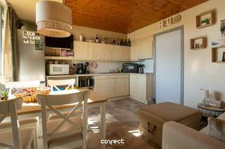 Op amper 800m van het strand en de zee en vlakbij het commerciële centrum van De Haan, vindt u dit instapklaar appartement met 1 slaapkamer.Met...