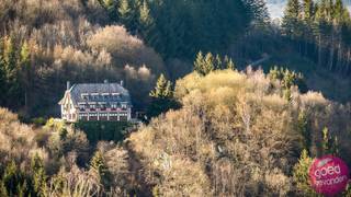 HOTEL BEAU SITE ligt op een terrein van iets meer dan 3 hectare in de gemeente Trois Ponts in de provincie Luik, waar de Amblève en de...