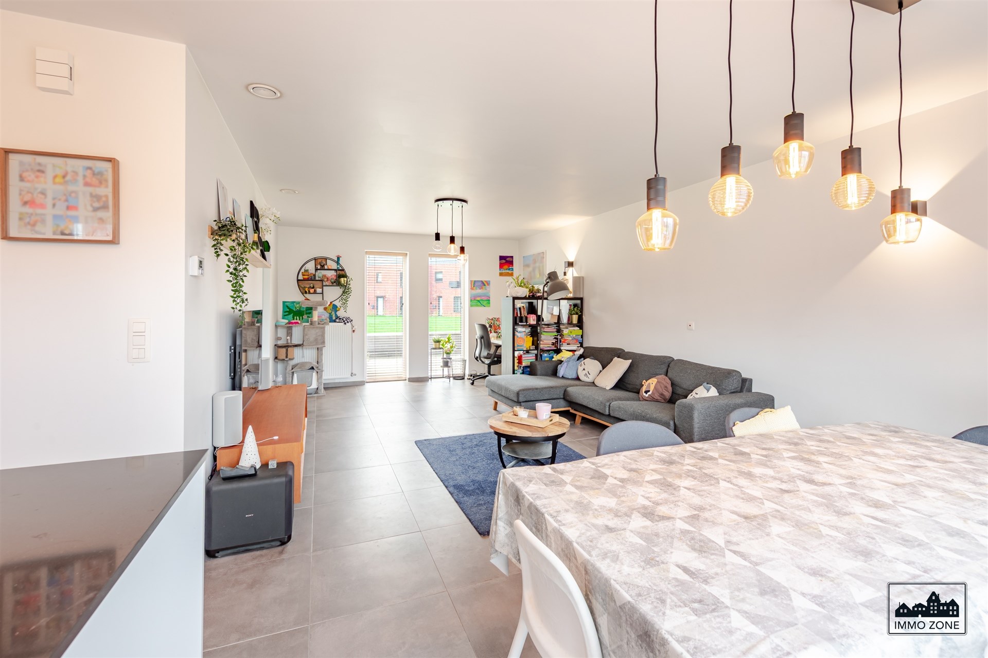 Maison neuve prête à l'emploi avec 4 chambres à coucher ! - photo 3