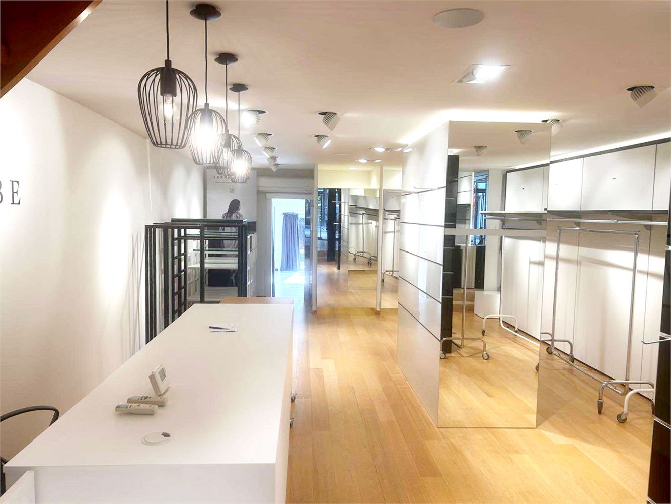 Commercial à louer à Grammont - photo 3