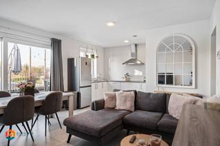 Op een uitstekende locatie in Grasheide bevindt zich dit recente appartement met 1 slaapkamer, ruim terras en carport. Dit...