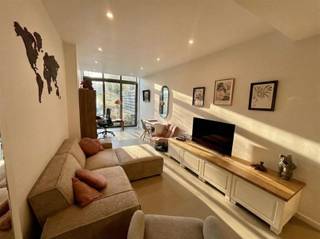 Spacious, completely renovated and energy efficient house in Leuven, located in a quiet residential area yet close to stores, schools and the...