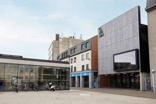 Dit gezellige en lichtrijke appartement ligt op de tweede verdieping van een kleine, rustige residentie in het centrum van Aalst.Het beschikt over...