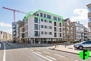 Ontdek dit stijlvolle penthouse op een topligging, op wandelafstand van de zee. Met een bewoonbare oppervlakte van 98 m² en een royaal...