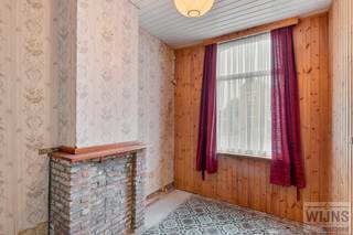 Te renoveren woning gunstig gelegen in het centrum van Emblem.Vlotte verbinding naar Lier en E313/E34.Bouwjaar 1920.Grondoppervlakte 375  m²   -  ...
