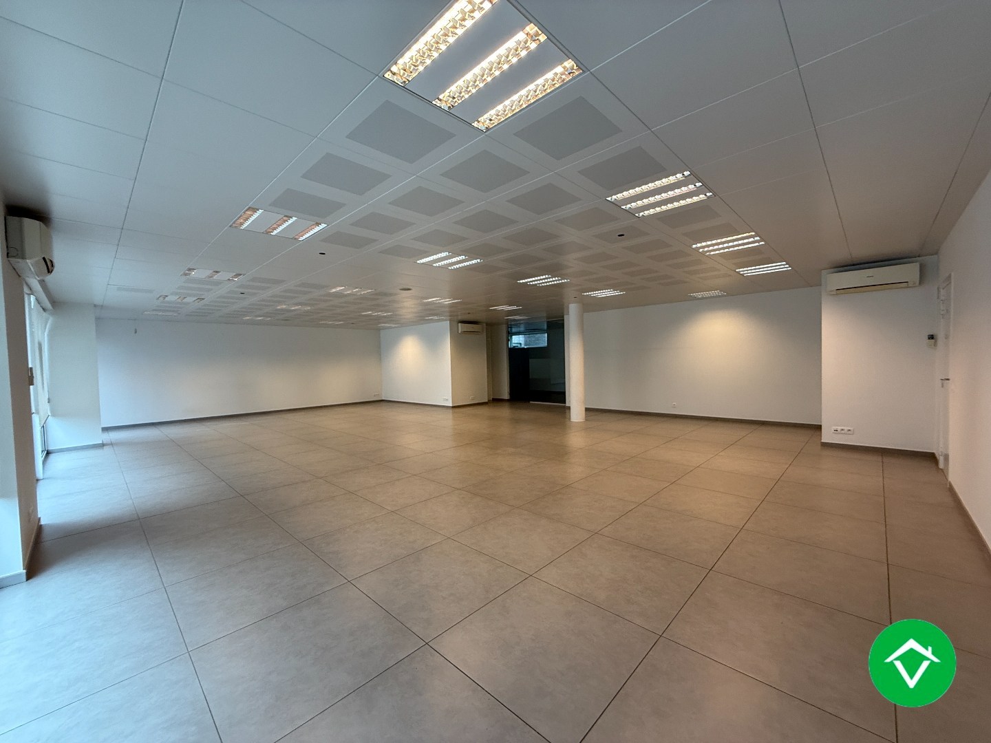 Ruim handelspand van 183m² op een centrale ligging te Roeselare - foto 3