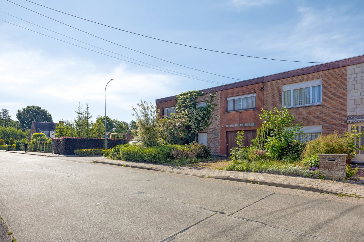 Ruime lichtrijke woning met zuidgerichte tuin en terras - foto 1