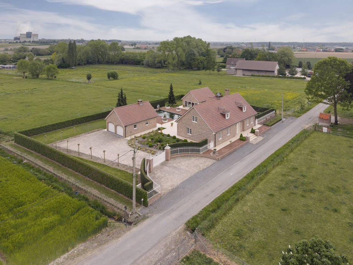 Villa rurale avec dépendances dans un endroit calme et verdoyant - photo 2