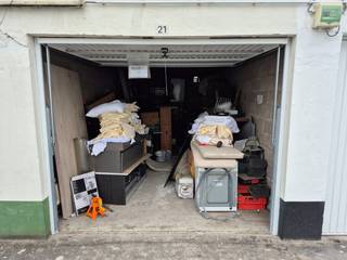 Garage te koop met makkelijke toegang.Oppervlakte: 19m²Onlangs vernieuwde poort.Garage nr 21...
