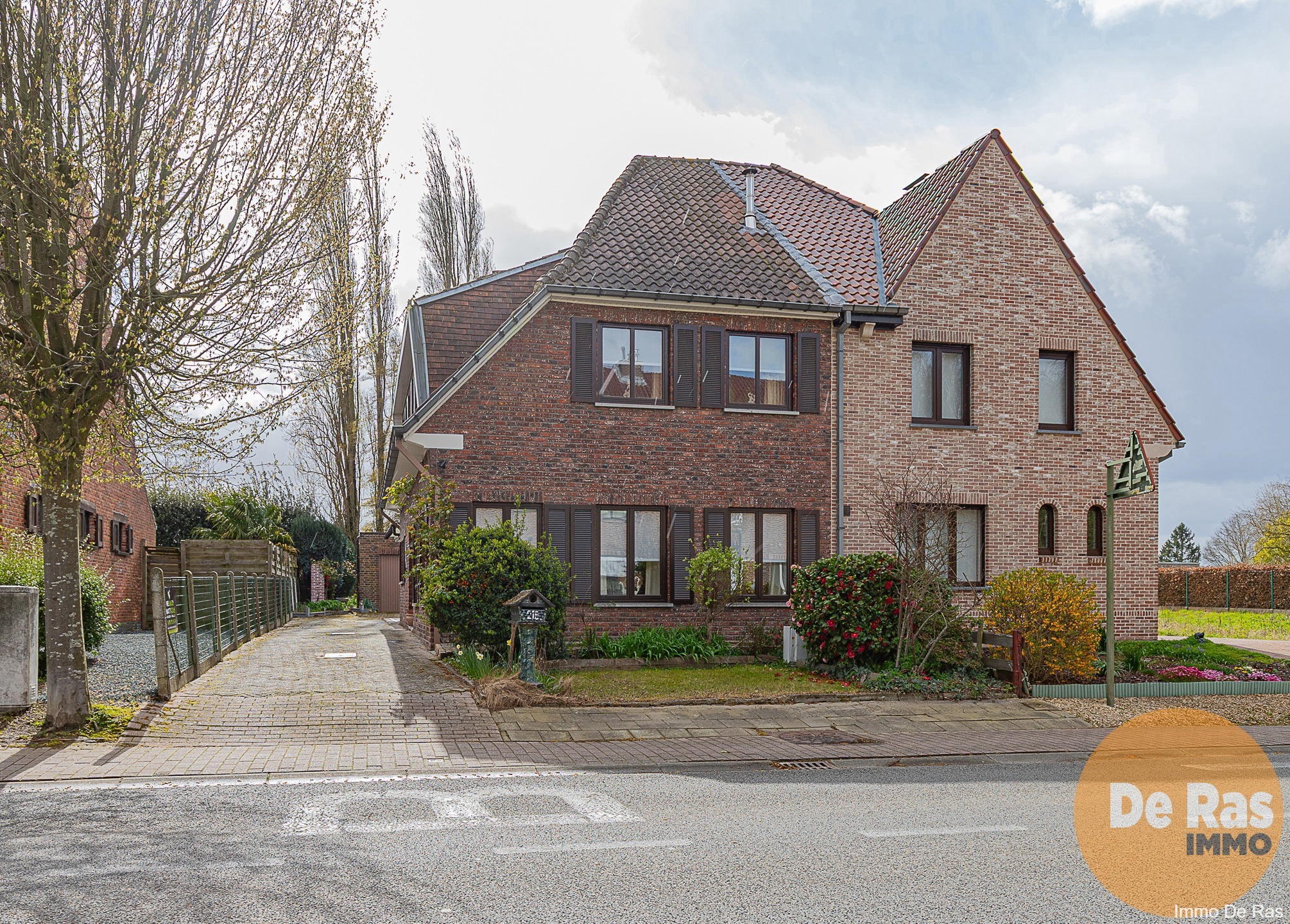 LIEDEKERKE Solide HOB op toplocatie met 3 slp/tuin en garage - foto 1