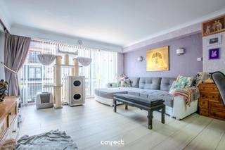 Goed onderhouden appartement met 2 slaapkamers op centrale ligging.STARTPRIJS: Elk bod boven deze startprijs, wordt voorgelegd aan de eigenaars, die al dan niet kunnen in gaan op dit aanbod.Gelegen op een ideale ligging, dichtbij het ziekenhuis, winkels, scholen en openbaar vervoer vinden we dit instapklaar appartement die als volgt is ingedeeld:De inkomhal met plaats voor een vestiaire, apart gastentoilet, badkamer met ligbad/douche en lavabomeubeltje.Twee volwaardige slaapkamers ( met terrasje ), ruime leefruimte en aparte geïnstalleerde keuken met terras.Handige berging bij de keuken met aansluiting voor de wasmachine/ droogkast.Dankzij de interessante ligging, alle faciliteiten zijn op wandelafstand, maar toch nog rustig en het feit dat het appartement instapklaar en zeer net is onderhouden zorgt dit voor een buitenkans, ook als vastgoedbelegging!Gunstig EPC!📞 Contacteer Regine voor een bezoek: 0493 112 050 – regine@correctvastgoed.be👉 Online schattingstool: https://www.correctvastgoed.be/schatting