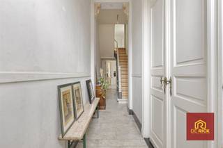 Zeer ruime en charmante woning in AalstOntdek deze prachtige woning met een bewoonbare oppervlakte van 252 m², ideaal voor gezinnen die op zoek zijn...