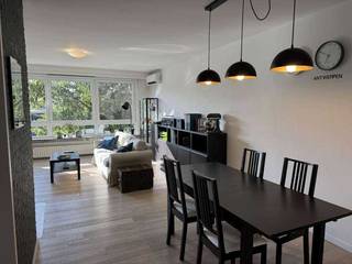 GEEN immo aubInstapklaar appartement met terras te koop in WilrijkWe betreden het instapklare appartement met de trap of lift op de 2de verdieping...