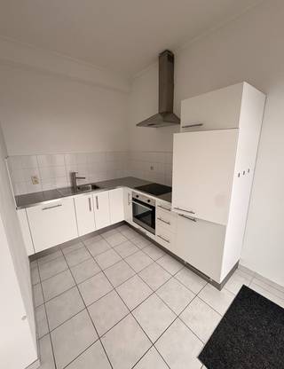 Dit appartement ligt op korte wandelafstand van het centrum van Maaseik en diverse faciliteiten (cultureel centrum, zwembad, fitness, winkels,...