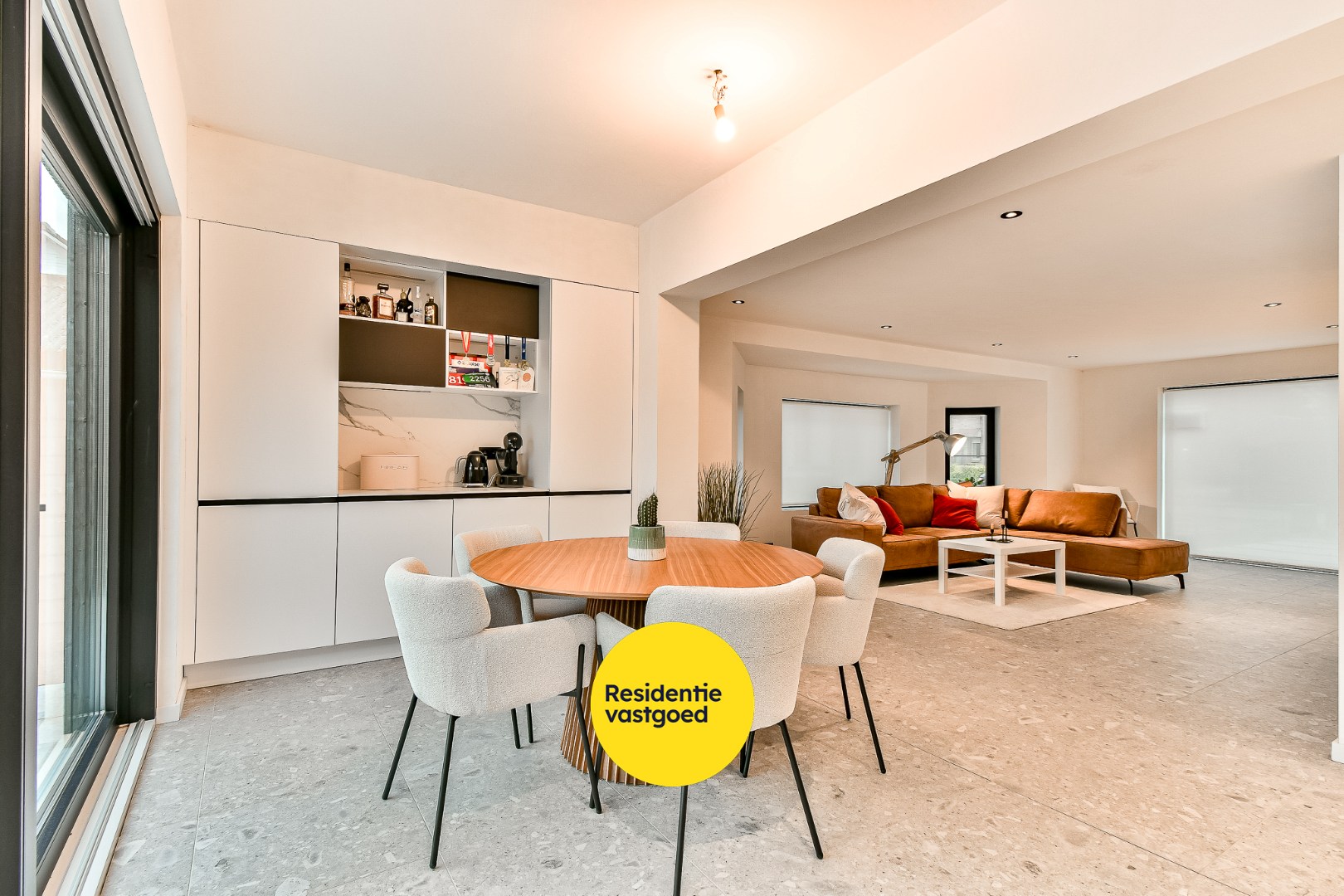 Volledig gerenoveerde halfopen woonst - foto 5