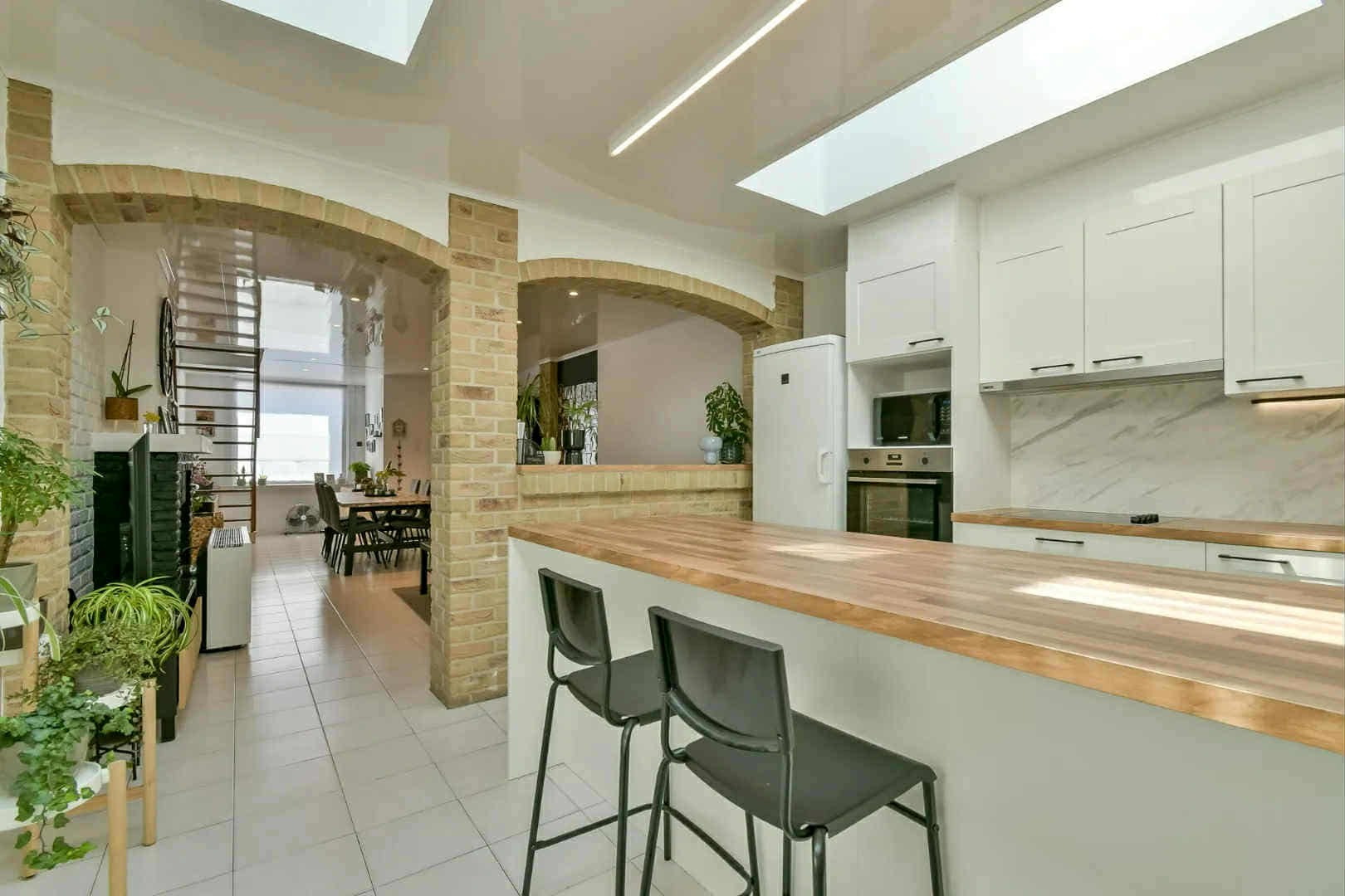 Gerenoveerde rijwoning met 3 slaapkamers en tuin te Roeselare - foto 3