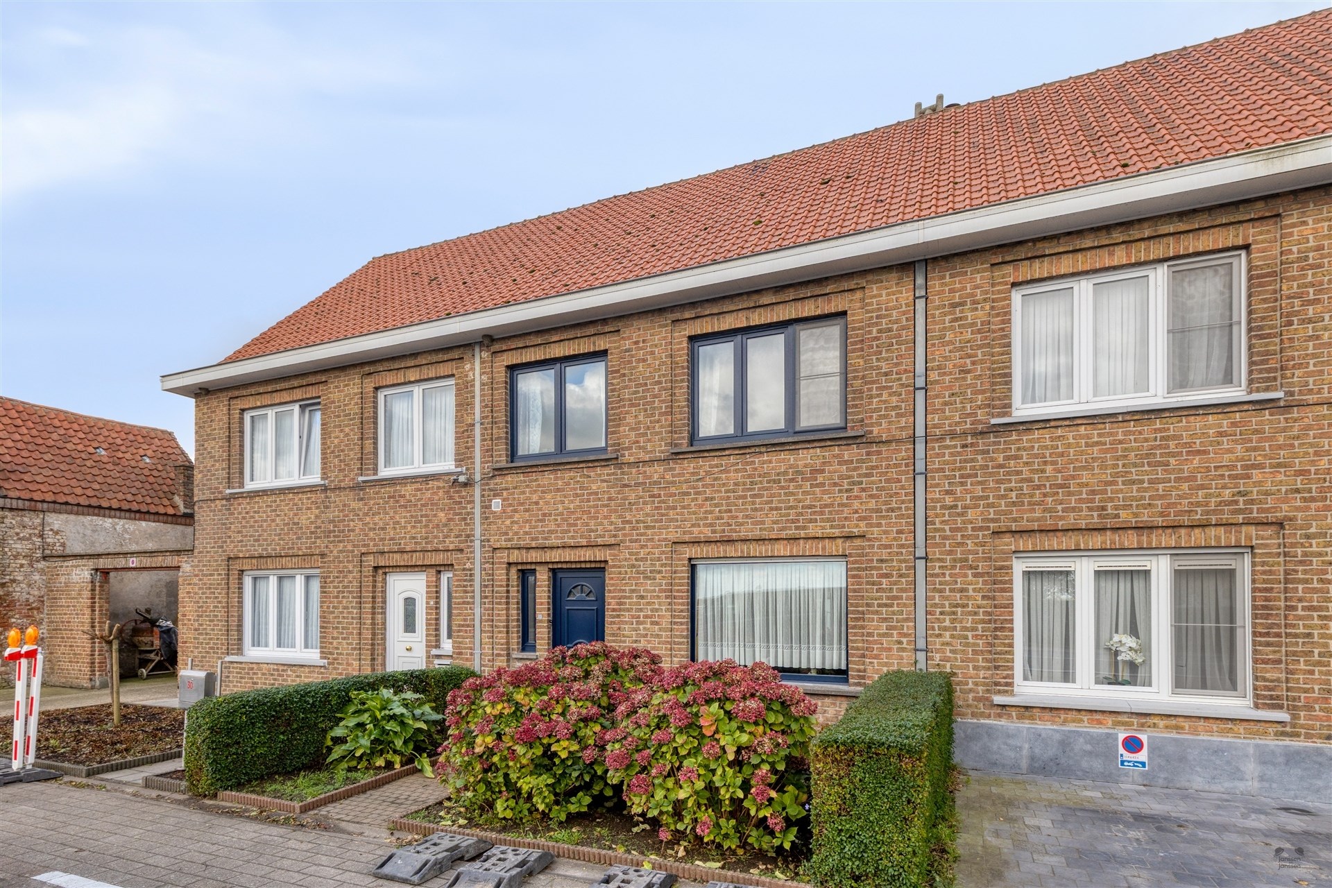 Op te frissen woning met 3 slaapkamers - foto 2