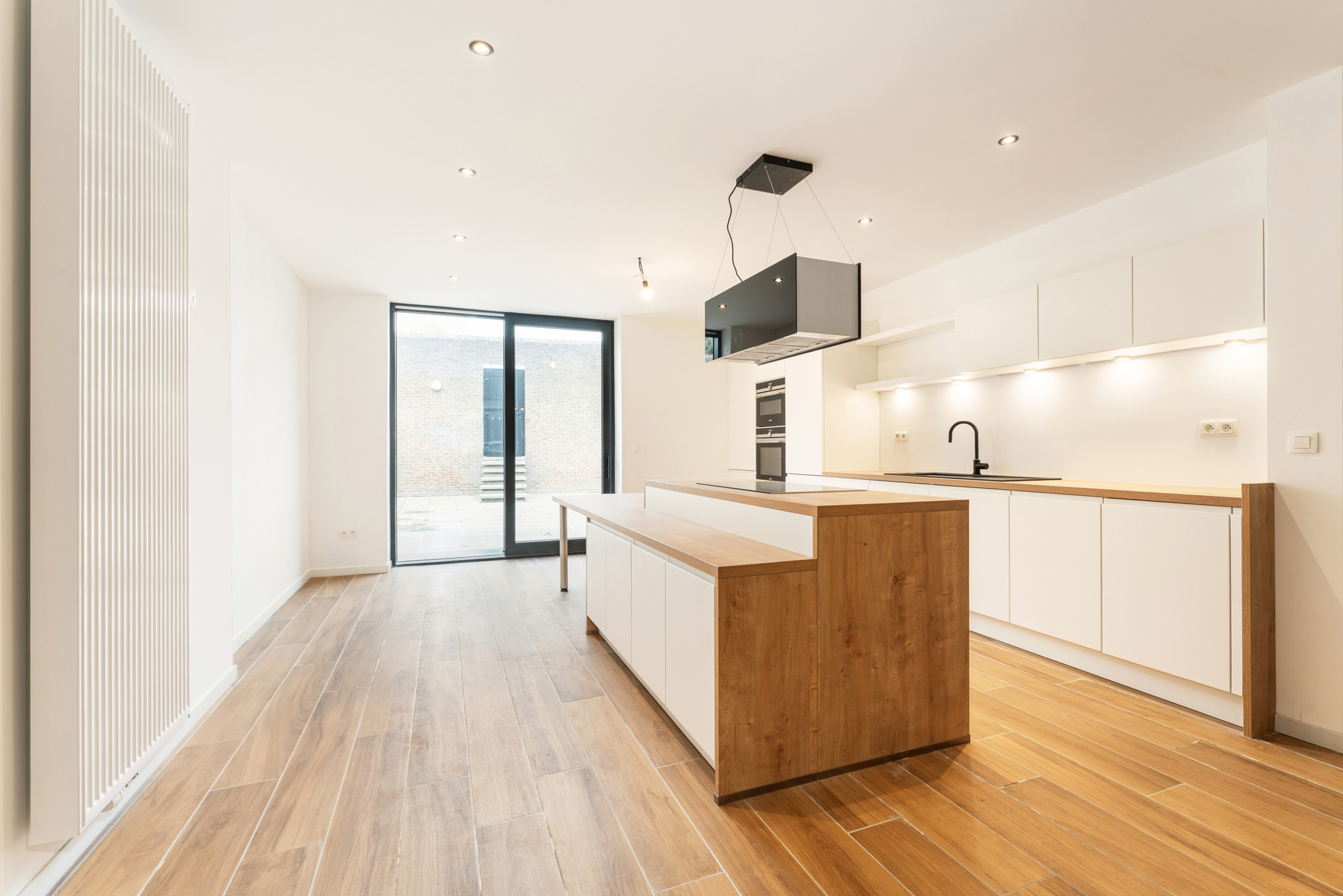 Gerenoveerd APPARTEMENT met GROOT TERRAS en 2 SLK! - foto 1