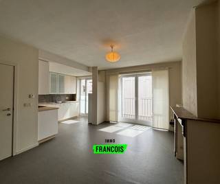 Gelegen in de Van Mullemstraat 14 op het eerste verdiep, bevindt zich dit aangenaam appartement op een centrale ligging, op wandelafstand van de...