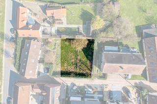 Bouwgrond van 3are 60centiare voor het oprichten van een vrijstaande woning.Gelegen in een rustige omgeving met beperkt doorgaand verkeer.Dit terrein...