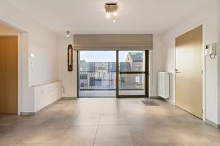 Appartement moderne avec 2 chambres, place de parking et 2 terrasses à Poperinge. Entièrement peint, avec rideaux et lumières ! Ascenseur...