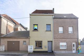 Deze op te frissen woning in loftstijl is de ideale starterswoning en perfect voor wie graag centraal woont, op wandelafstand van winkels, scholen...