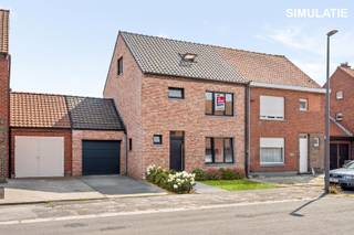 Deze woning heeft nog een beetje liefde nodig om er een pareltje van te maken.<br /><br />ONTDEK DE VASTGOEDVIDEO VIA DEZE LINK; https://youtube.com/embed/tQlckRG_0SI<br /><br />Indeling:<br /><br />inkom(11,7m²) - slaapkamer 1(16,7m²) - badkamer 1 (9,6m²) - garage (14m²) - wasberging (3,5m²) - berging (11,3m²) - open keuken met leefruimte (54,3m²) - buitenbar (17,5m²) <br /><br />Verdiepingen 1;<br /><br />3 Slaapkamer (15m² - 11m² - 6m²) - badkamer 2 (2,5m²) <br /><br />Verdieping 2; <br /><br />Zolder (30m²) <br /><br />Verdieping -1;<br /><br />Kelder <br /><br />Extra: vloerverwarming, regenwater van 6.000l, rustige buurt, gunstig EPC, elektrische poort is reeds beschikbaar, vloer voor in de leefruimte is ook aanwezig,...