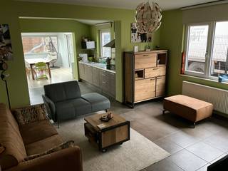 Gezellige halfopen bebouwing te Mazenzele (Opwijk), rustig gelegen in een éénrichtingsstraat.Ondanks de rustige ligging, zijn er in de buurt...