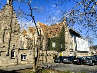 gelegen in hartje Diksmuidein 't Polderpand op de 1ste verdieping, lift in het gebouwuitermate centrale locatieheel vlot bereikbaar met de auto, het...