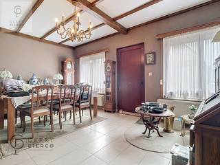 Iets verder, maar bijna onder de kerktoren van het leuke Overwinden, deelgemeente van Landen, treffen we deze toffe woning aan.Het is 'echt' wel een...