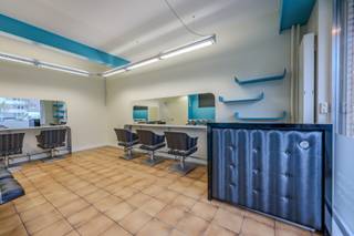 Een veelzijdig handelspand (39 m²) gelegen op een uitstekende locatie op het Sint-Goriksplein te Edegem. Voorheen in gebruik als kapsalon, maar...