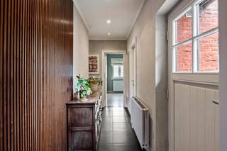 In een rustige straat in Hoevenen, deelgemeente van Stabroek, bevindt zich deze verzorgde laagbouwwoning op een mooi perceel in de Kauwensteinlaan.De...