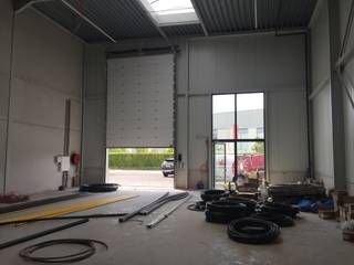 Magazijnruimte met een oppervlakte van 390 m² te huur, strategisch gelegen aan de Halfstraat 5 in Aartselaar. Deze functionele unit bevindtzich op...