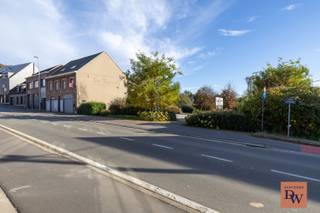 Centraal gelegen tussen Zottegem, Brakel en Oudenaarde, en vlot bereikbaar via belangrijke verbindingswegen, bevindt zich deze gekende en...